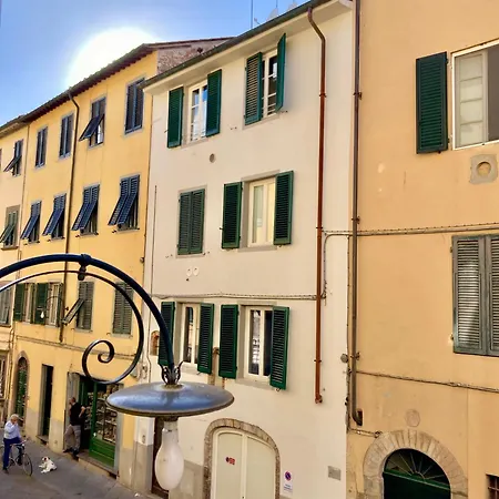 Golden Lily Lucca- Centro Storico Apartment