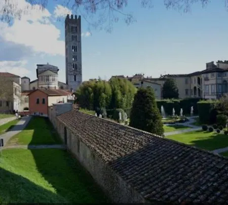 公寓 Golden Lily Lucca- Centro Storico 卢卡