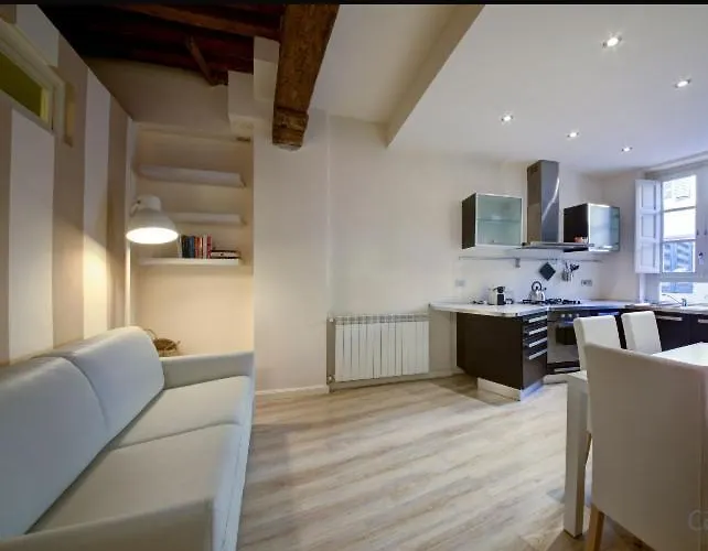 Golden Lily Lucca- Centro Storico Lucca